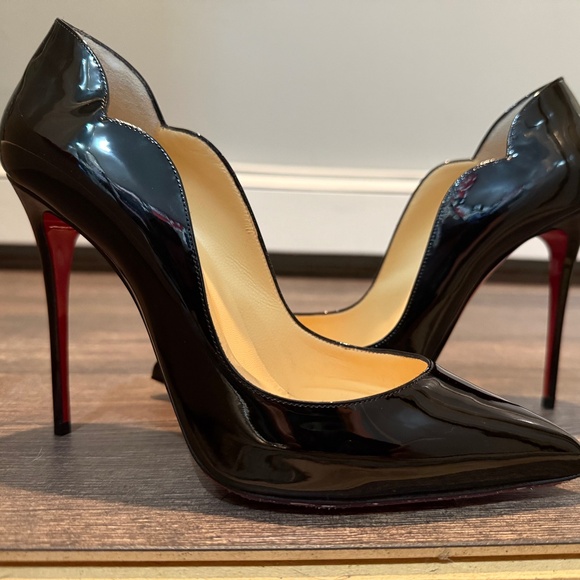 Never worn Christian Louboutin Hot Chick 100 size 39 - Picture 1 of 5